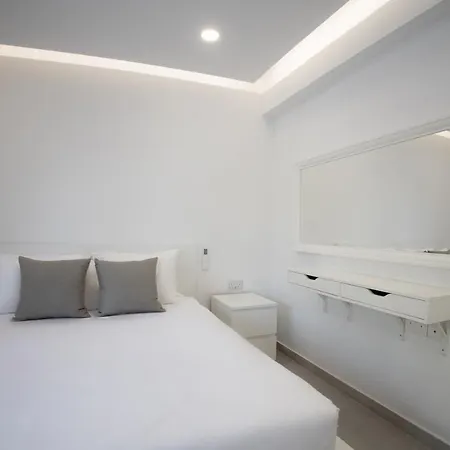 Phaedrus Living: Luxury Mackenzie Flat Apartment Larnaca Exterior photo
