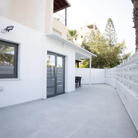 Phaedrus Living: Luxury Mackenzie Flat Apartment Larnaca Exterior photo